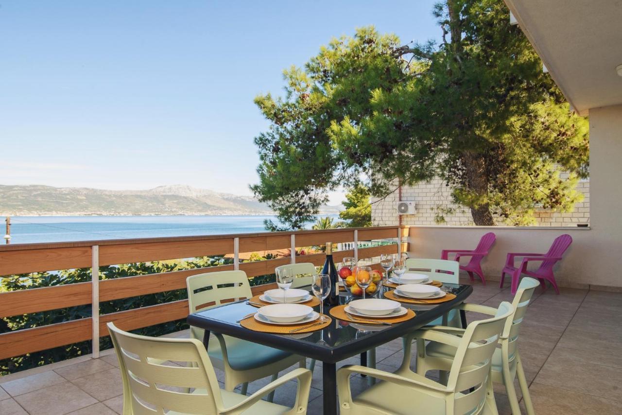 Villa Bua - Beautiful Seafront Apartments Trogir Dış mekan fotoğraf
