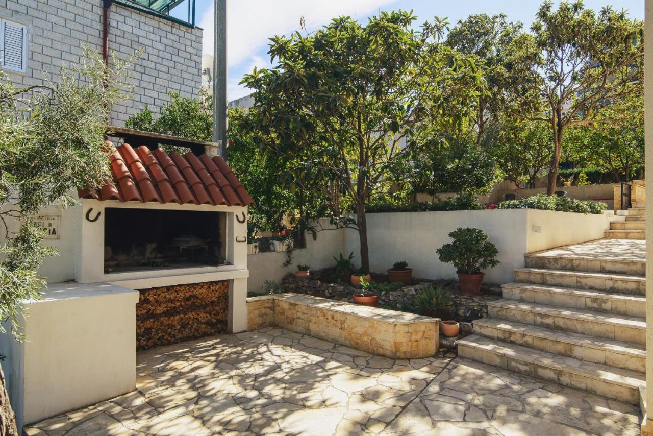 Villa Bua - Beautiful Seafront Apartments Trogir Dış mekan fotoğraf