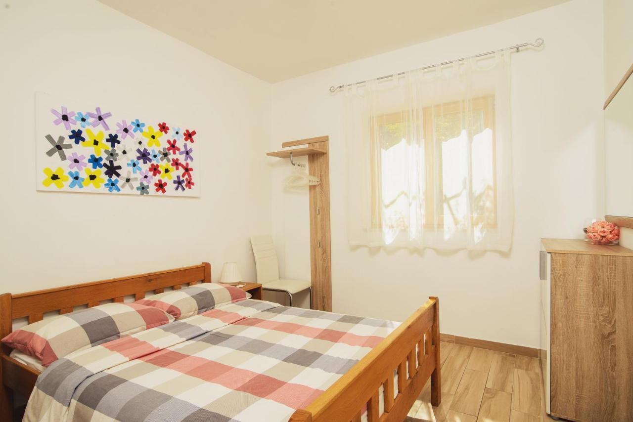 Villa Bua - Beautiful Seafront Apartments Trogir Dış mekan fotoğraf