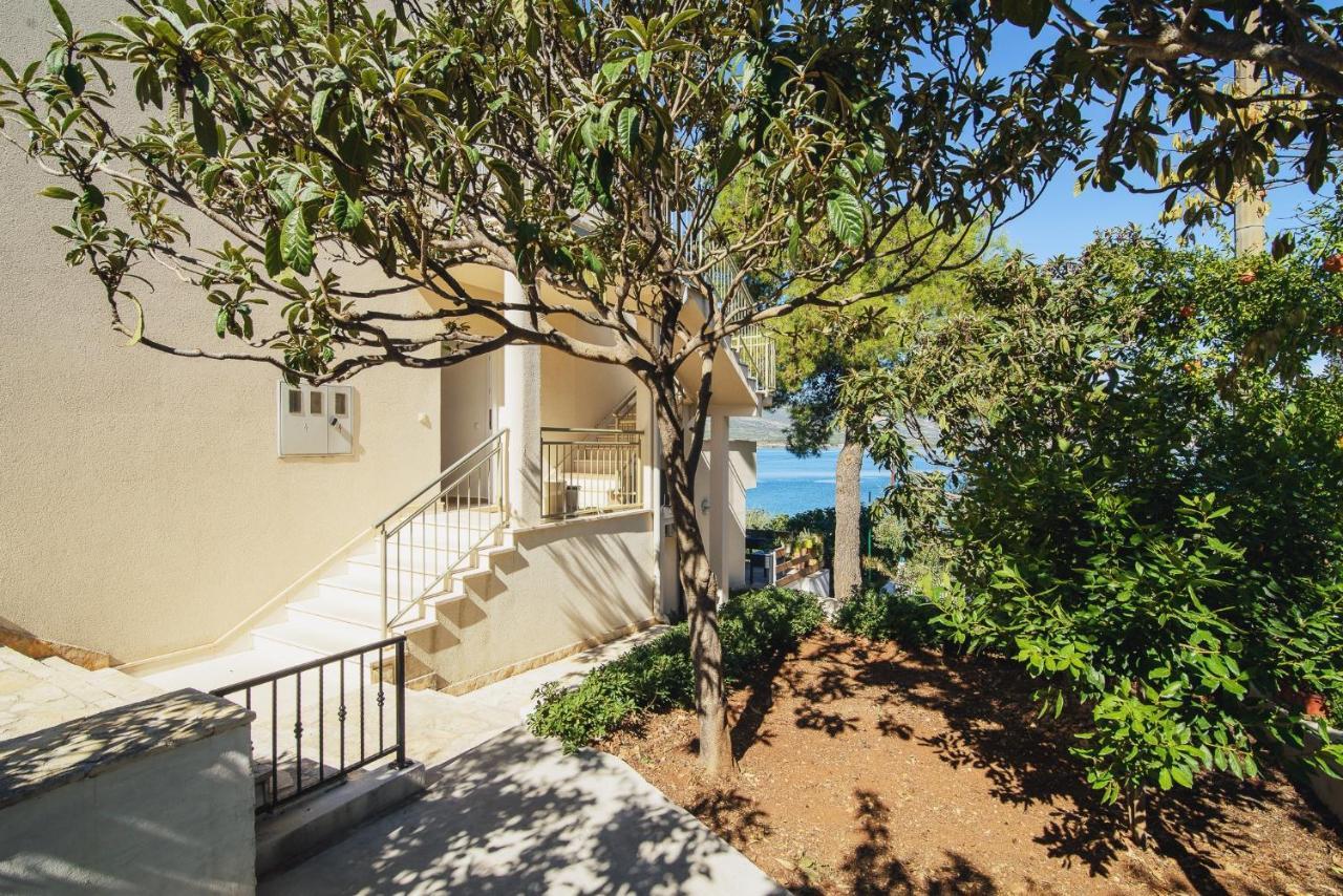 Villa Bua - Beautiful Seafront Apartments Trogir Dış mekan fotoğraf