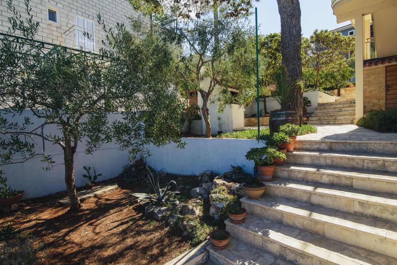 Villa Bua - Beautiful Seafront Apartments Trogir Dış mekan fotoğraf