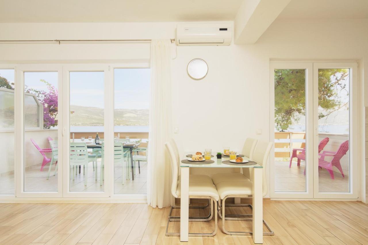 Villa Bua - Beautiful Seafront Apartments Trogir Dış mekan fotoğraf