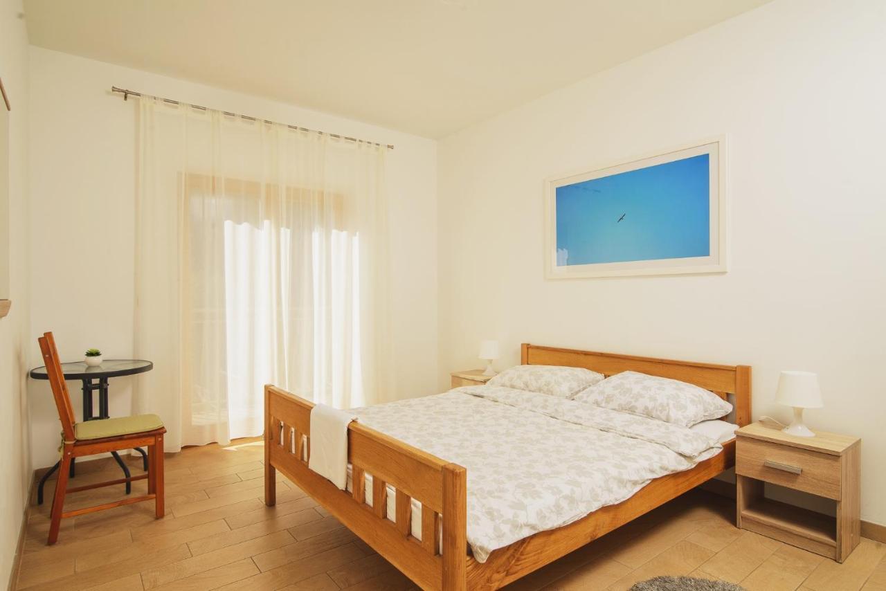 Villa Bua - Beautiful Seafront Apartments Trogir Dış mekan fotoğraf
