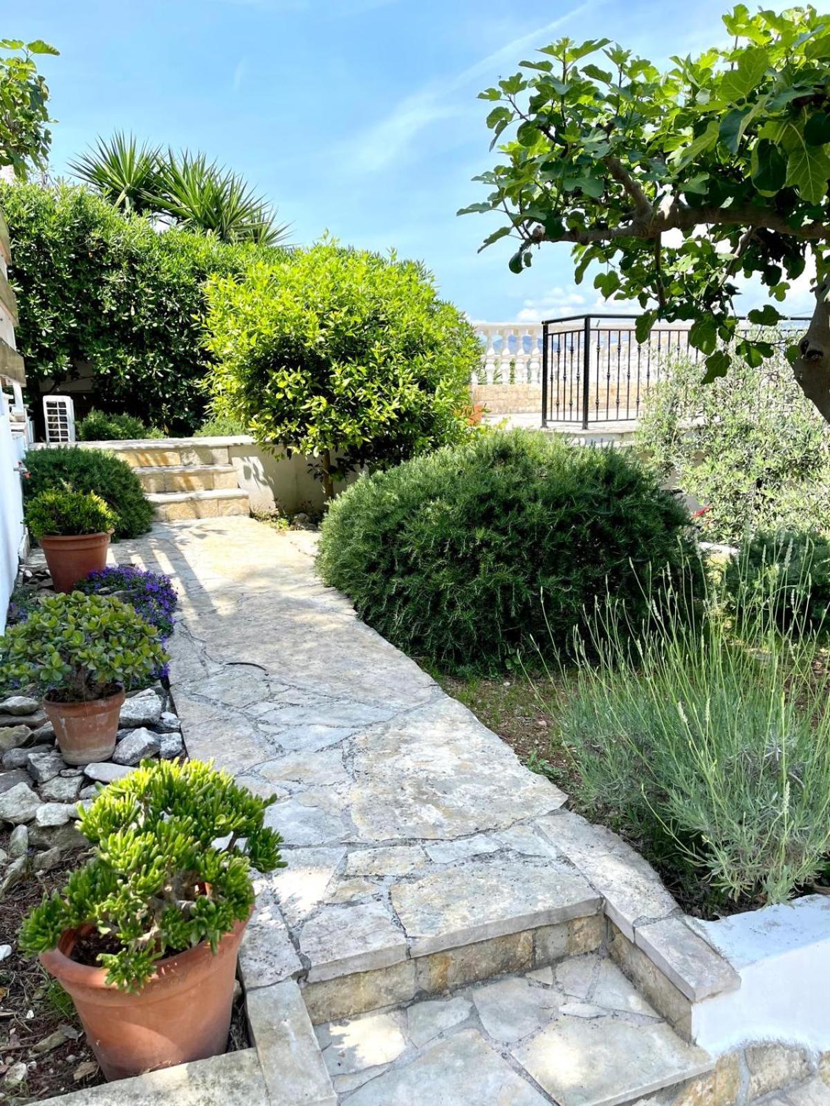 Villa Bua - Beautiful Seafront Apartments Trogir Dış mekan fotoğraf